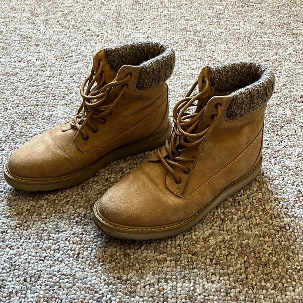 Cliffs by white mountain Boots